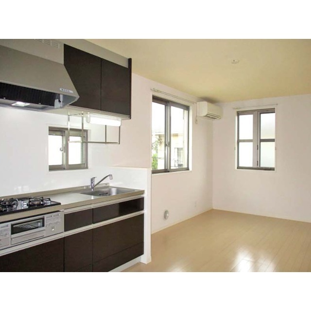 カリオ鵜の木B号室 窓が多く通風良好です