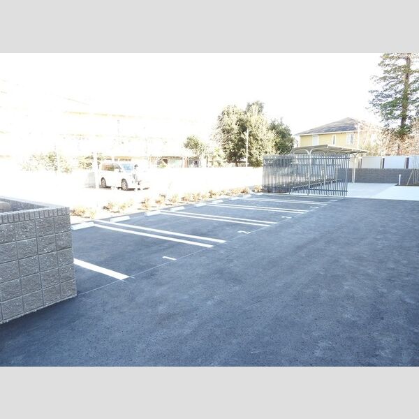 メゾン・ラトゥール 駐車場