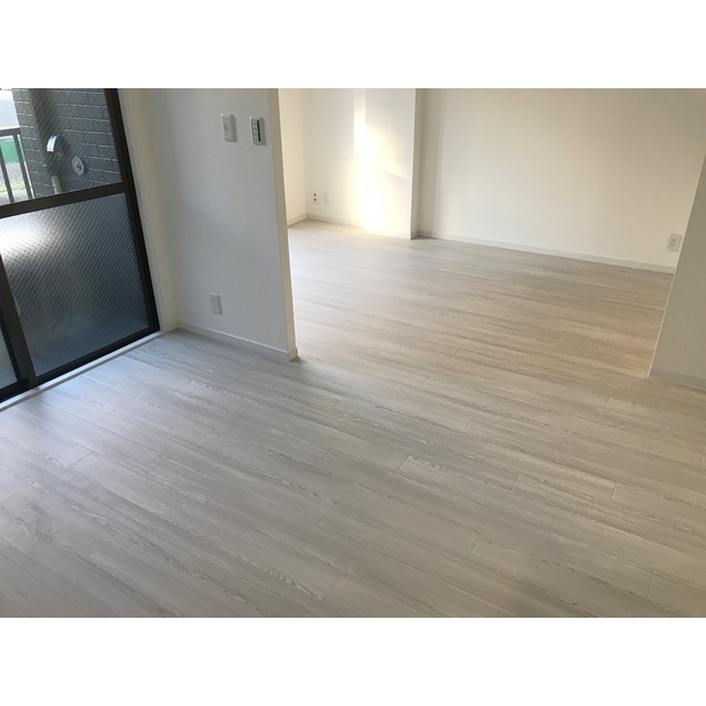 リバーサイドツルミ101号室 リビング