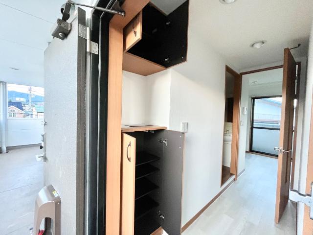 メゾン・ラクウショウ 下駄箱