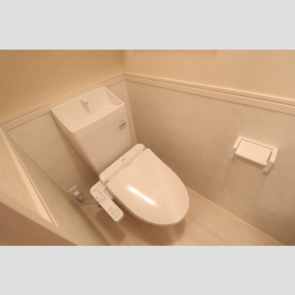 エスカレーズ303号室 温水洗浄暖房便座