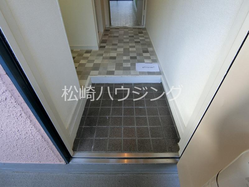 シャイニング小島 玄関