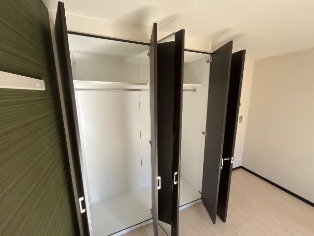 グランドロータス聖蹟202号室 クローゼット