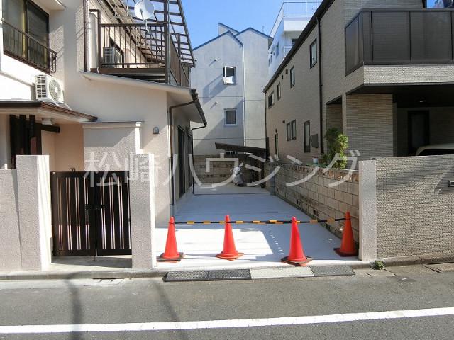 コハル荘2階 駐車場