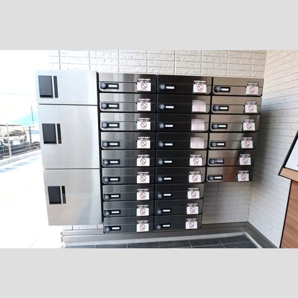 セレスティア東葛西Ⅱ106号室 宅配ボックス、集合ポスト