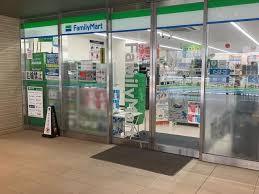 クロスエアタワー11階 【コンビニエンスストア】ファミリーマート 目黒青葉台四丁目店まで518ｍ