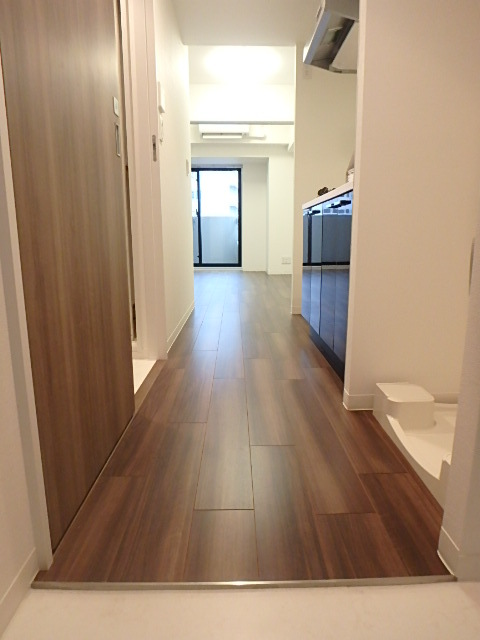 セレニティコート虎ノ門 人感センサー照明付の玄関！