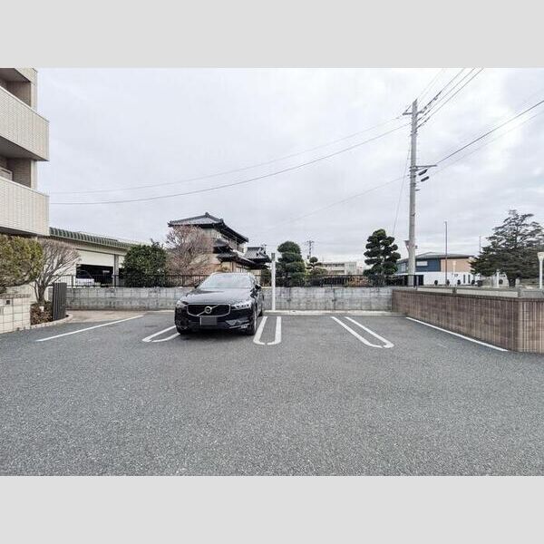 シャルマン102号室 駐車場