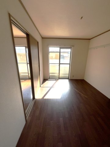 プリュニエラバン0105号室 リビング