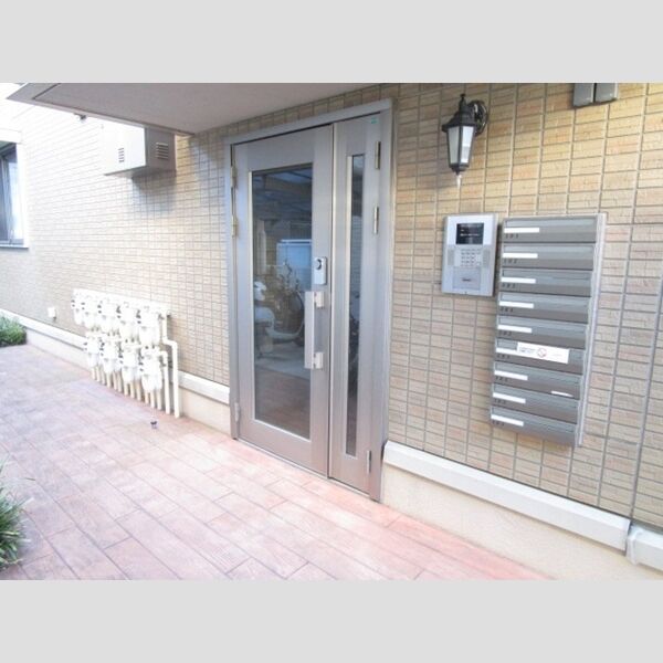 メゾン・ド・ヴェルーフ オートロック付きエントランス