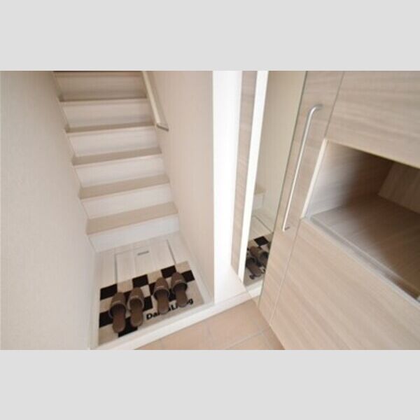 ホワイト キャッスル202号室 玄関