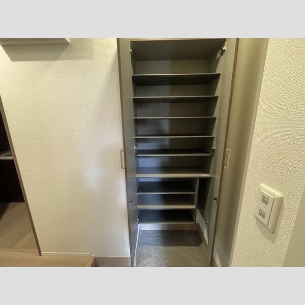 オルテンシア別所102号室 シューズボックス