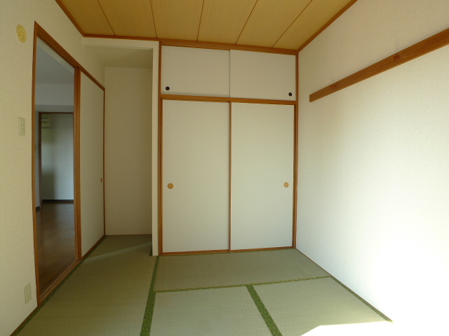フォンターナ鬼越0403号室 居室3
