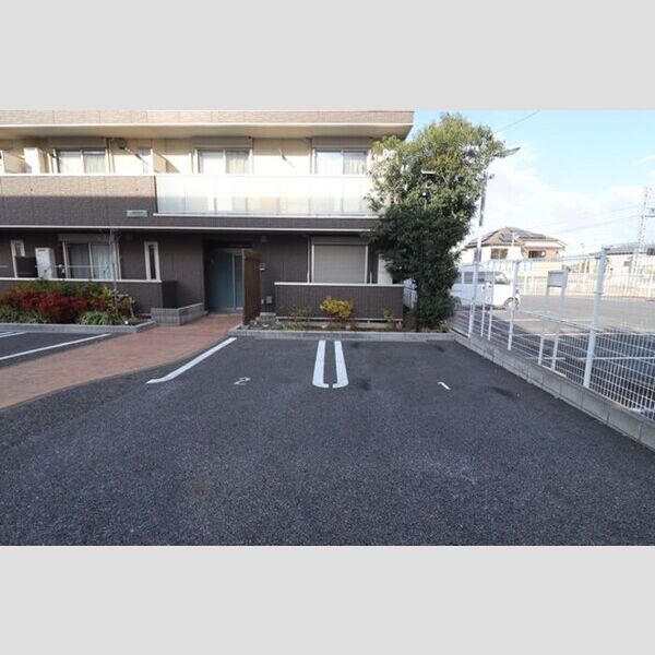 モン　レーヴ 駐車場
