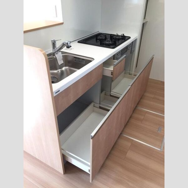 フローラ 奥のものも取り出しやすい引き出し式です