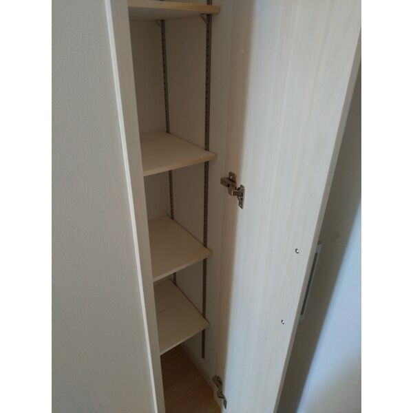 ネモフィラ青井303号室 収納