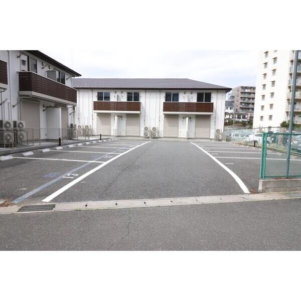 サンライズ飯山満 駐車場