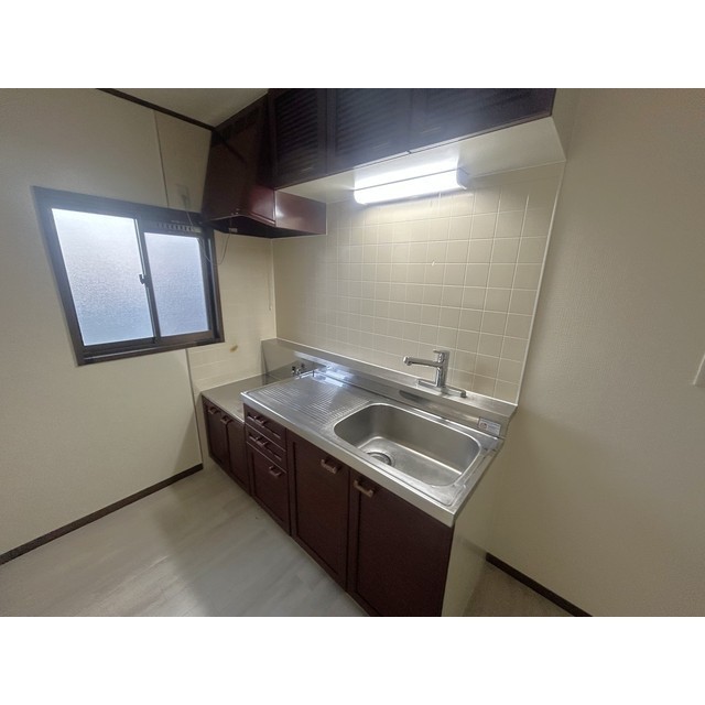 グランデュール瀬戸岡202号室 キッチン