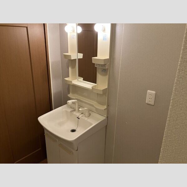 フォレストヒルズ　C 洗髪洗面化粧台