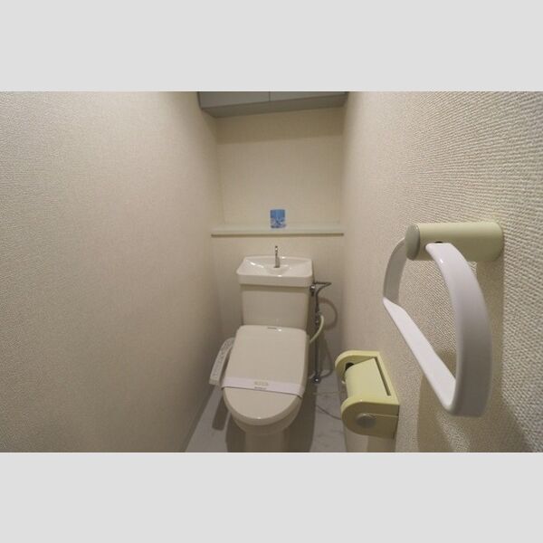 プレジール井山106号室 温水洗浄暖房便座