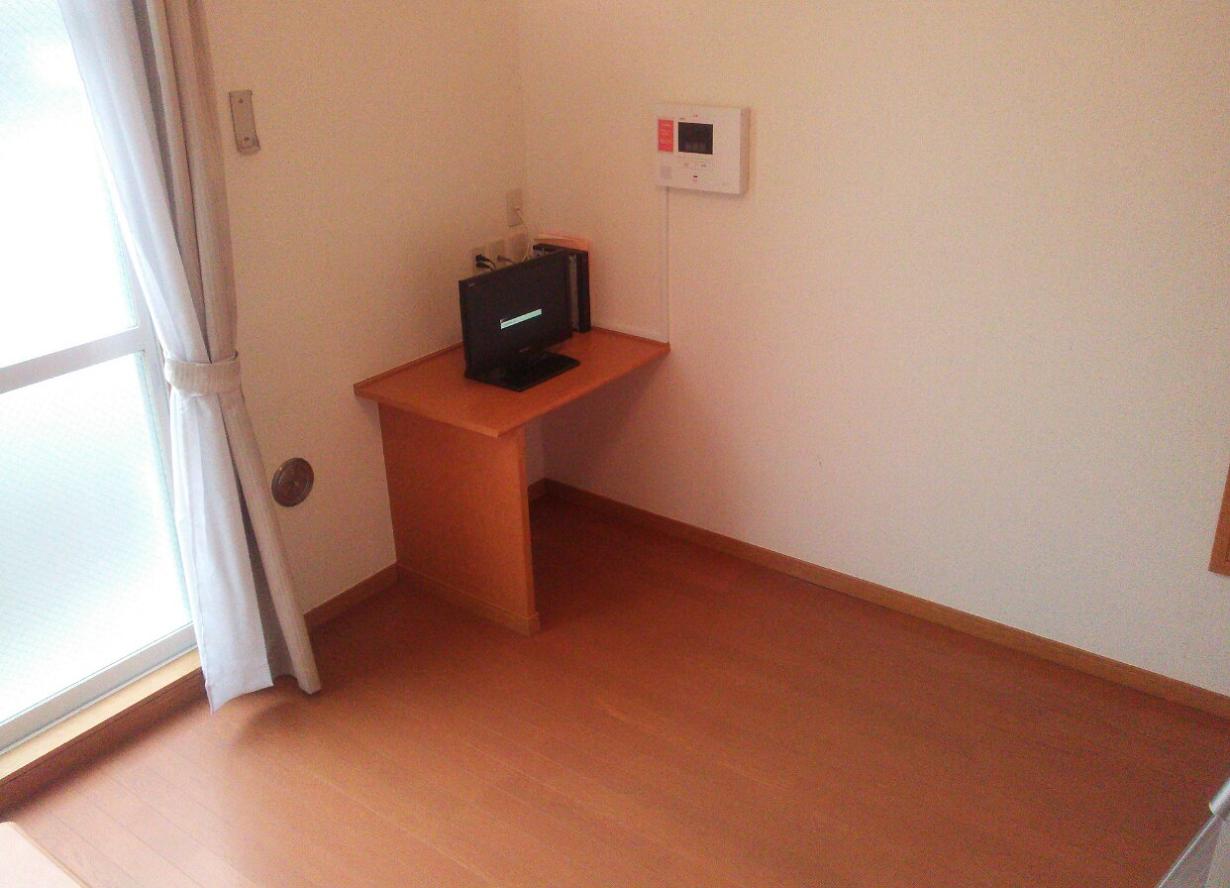 レオパレスハート１ 1Fフローリング2F絨毯