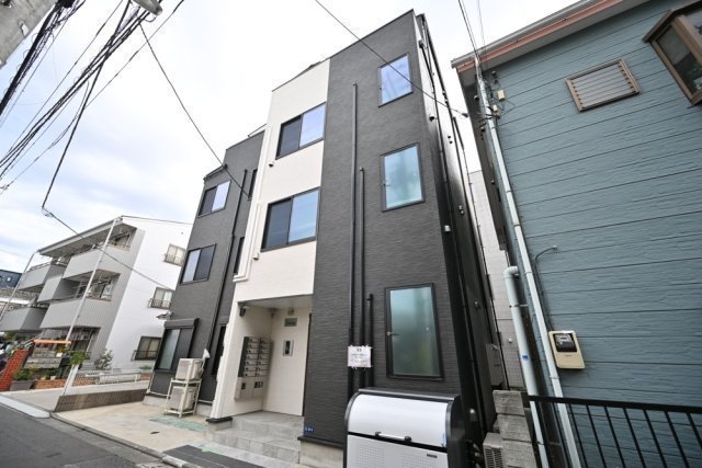 Ｋｍｓ　ｃｏｙｏ西日暮里3階 外観