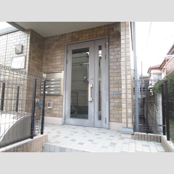 メルベーユ106号室 オートロック付きエントランス