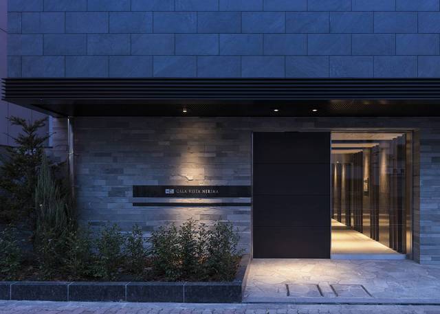 ガーラ・ヴィスタ練馬2階 グレータイルをランダムにあしらった壁面