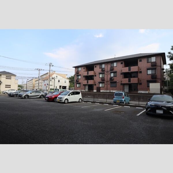 グランドパレス 駐車場