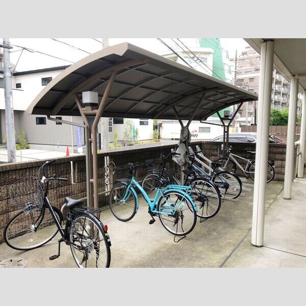 アルビオン 駐輪場