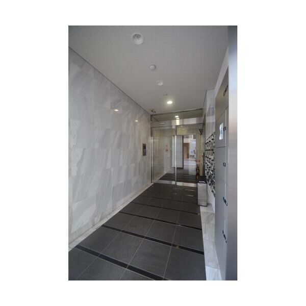 シャンブリーズ三越前602号室 エントランス