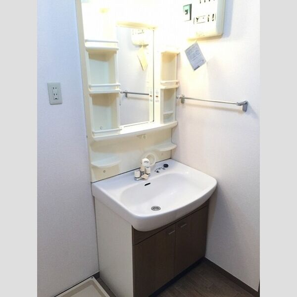 オークコート 洗髪のできる洗面化粧台です