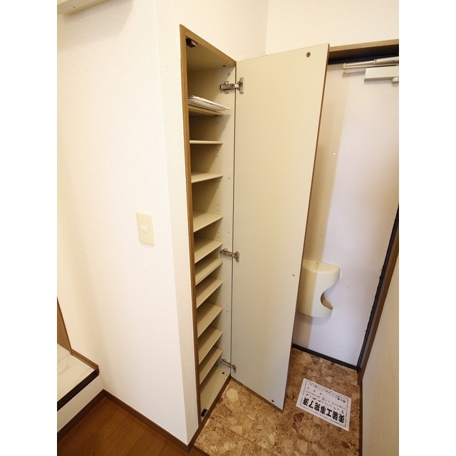 アムール H 内観