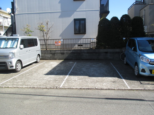 パシフィックハイツⅢ 駐車場