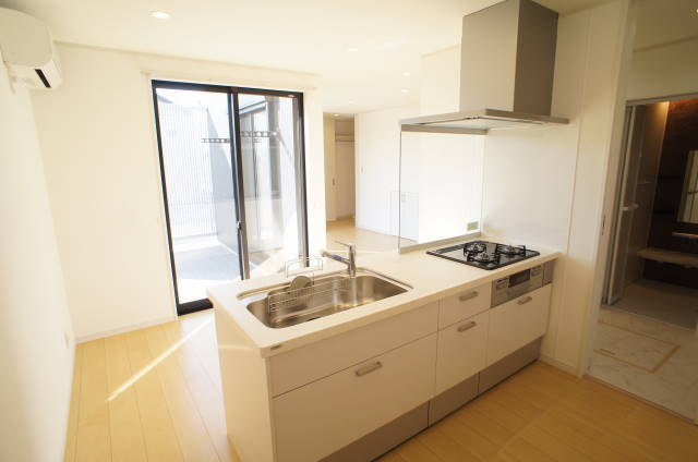 南生実町貸戸建２号棟 リビング