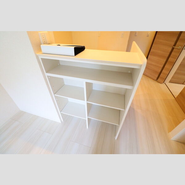 メゾンヴィクトワール梶ヶ谷103号室 カウンターキッチン裏収納