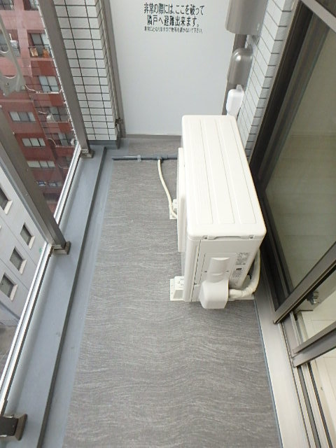 ガーラ・グランディ横浜鶴見11階 暖かな日差しのふりそそぐバルコニー