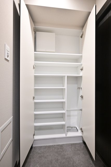 ＧＲＡＮＳＩＴＥ　ＮＡＫＡＭＥＧＵＲＯ3階 靴入