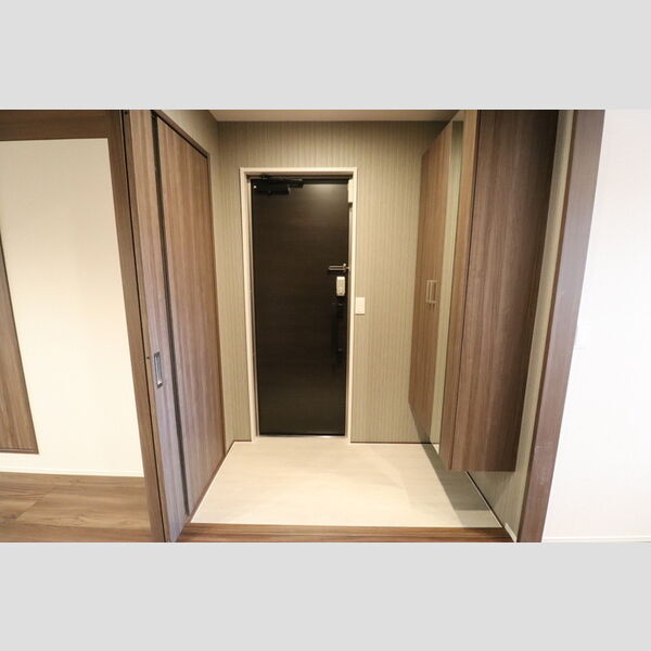 D-ROOM弁天Ⅳ301号室 玄関