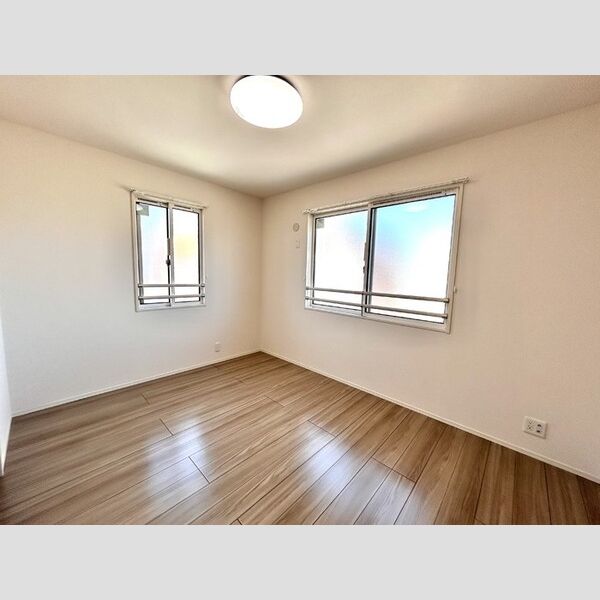 ロイヤルクレスト六号館303号室 北側洋室