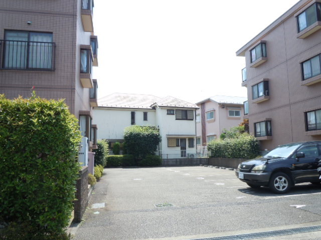 リヴェール高幡２　Ａ棟A202号室 駐車場