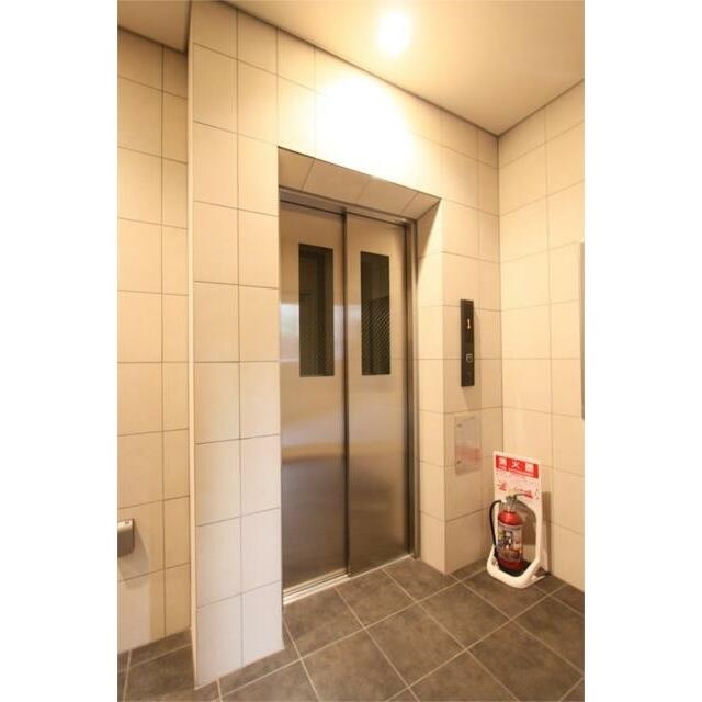 レーヴ横浜蒔田フェルクルール302号室 エントランス