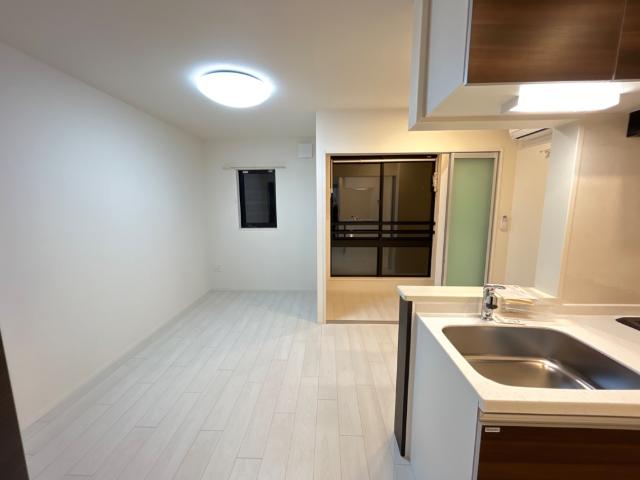 ビレッジ高坪Ⅳ205号室 リビング