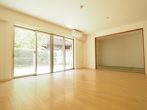 ライオンズ多摩センター　翠彩の杜 床暖房機能付きのリビング