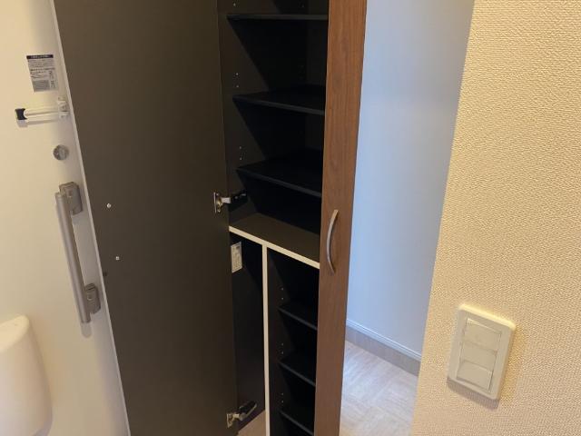 Jour de floraison H（ジュール　ド　フロレゾン　Ｈ）206号室 下駄箱