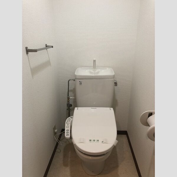 カスタリア野毛山0403号室 トイレ