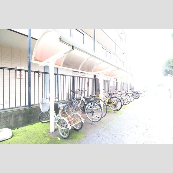 リジェール大久保Ⅲ 駐輪場