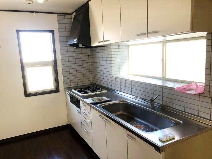 みずほ台ガレージ付き戸建 3口コンロつきのシステムキッチン！