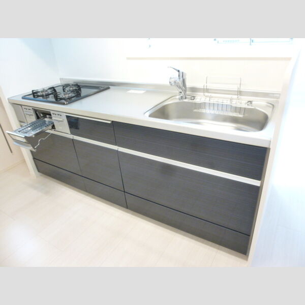 リビングNK原木中山201号室 対面式3口ガスコンロ付システムキッチン