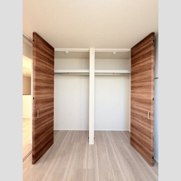 フレジア302号室 ワイドなクローゼット♪